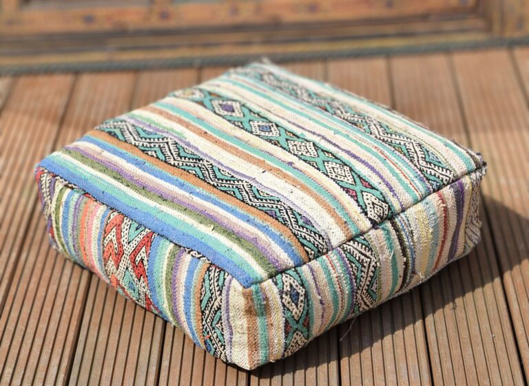 5 Wege, wie handgemachte Kissen dein Wohnzimmer verändern