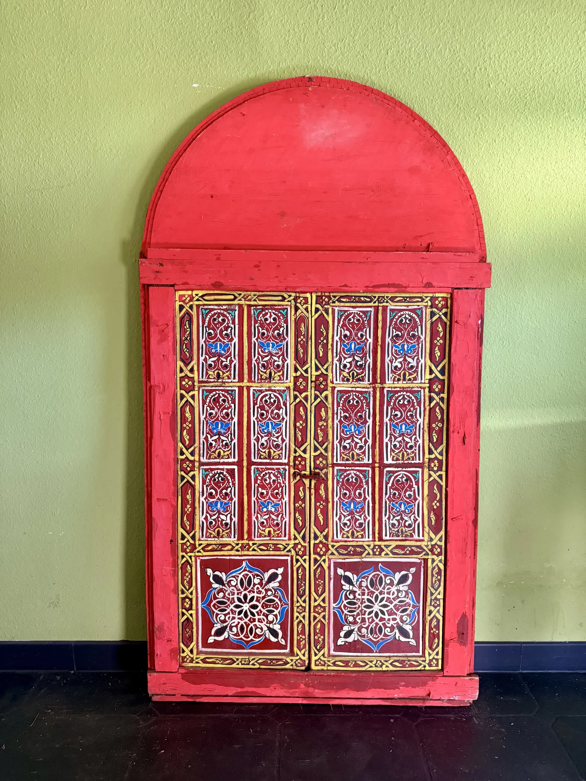 Antike, handbemalte Holztür aus Zedernholz – Unikat aus Marrakech 3 Antike, handbemalte Holztür aus Zedernholz – Unikat aus Marrakech – Bild 3