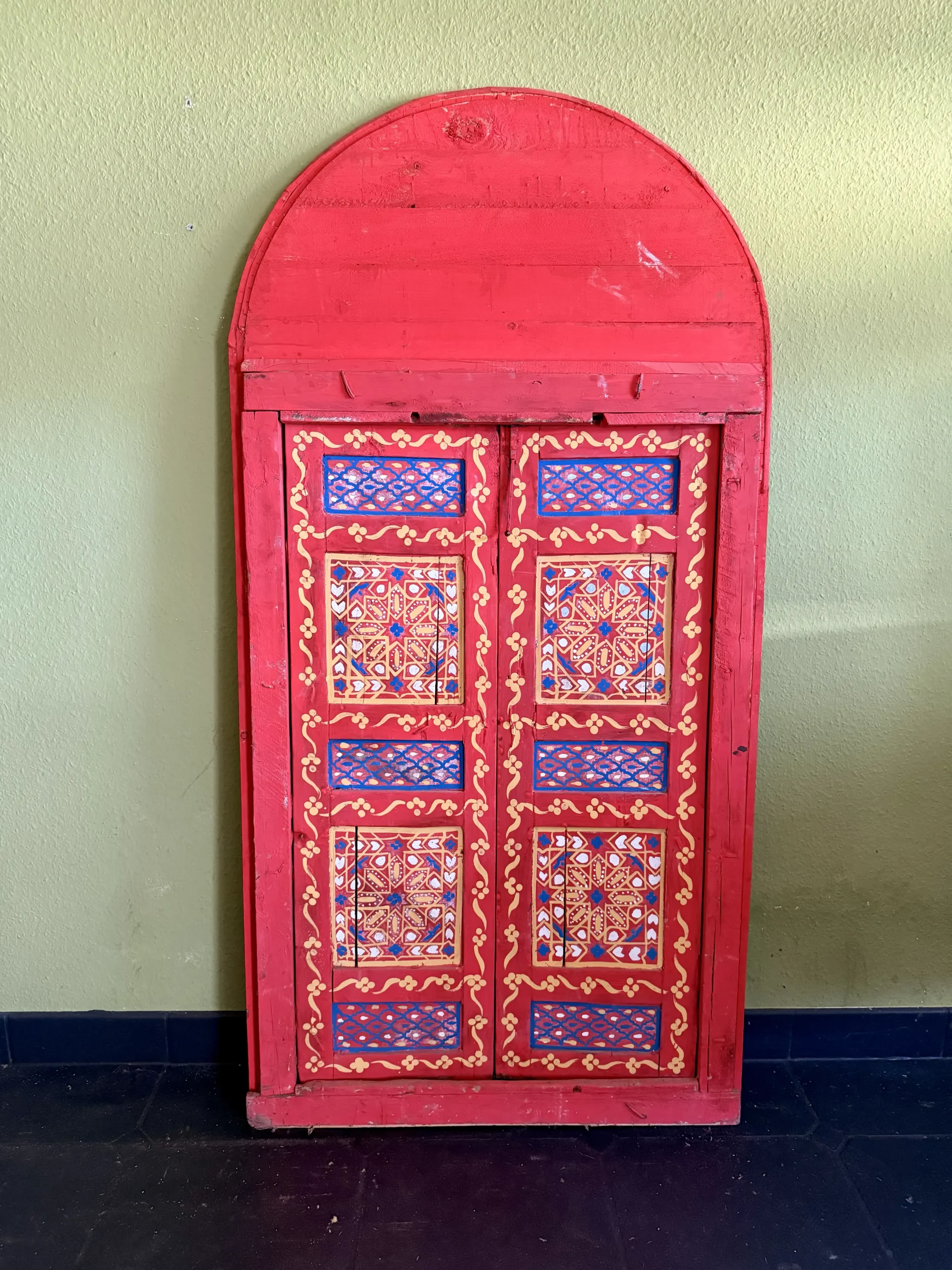 Antike, handbemalte Holztür aus Zedernholz – orientalisches Unikat aus Marrakech 6 Antike, handbemalte Holztür aus Zedernholz – orientalisches Unikat aus Marrakech – Bild 6