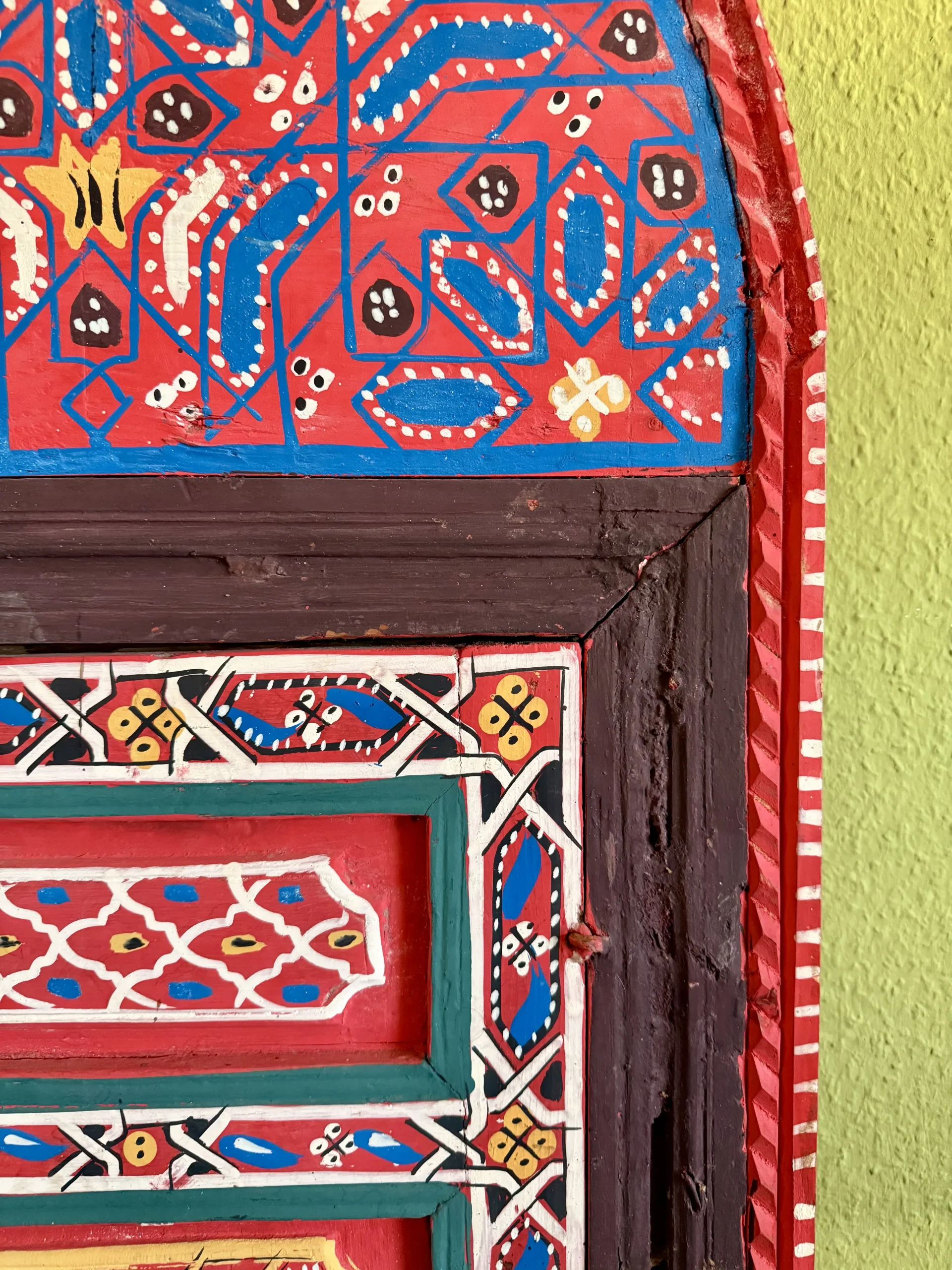 Antike, handbemalte Holztür aus Zedernholz – orientalisches Unikat aus Marrakech 2 Antike, handbemalte Holztür aus Zedernholz – orientalisches Unikat aus Marrakech – Bild 2
